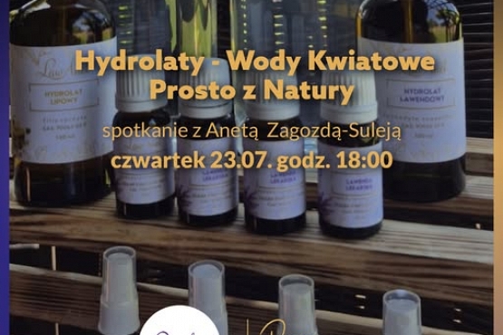 Wody kwiatowe prosto z natury w Domu Pomiędzy
